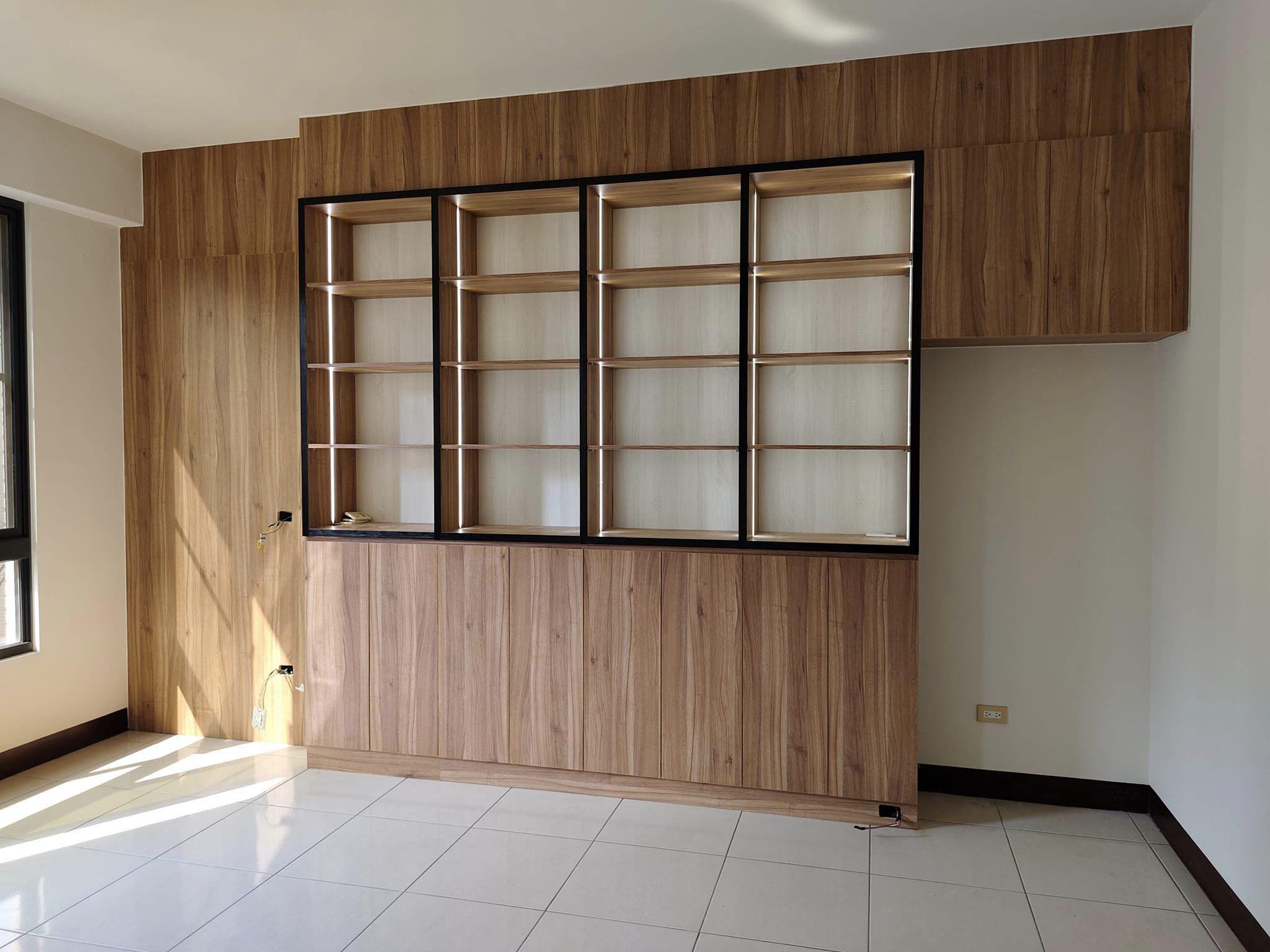 台中辦公室3F展示收納櫃